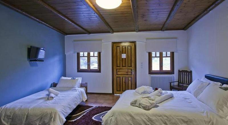 Fanaras Hotel Kalavryta Buitenkant foto