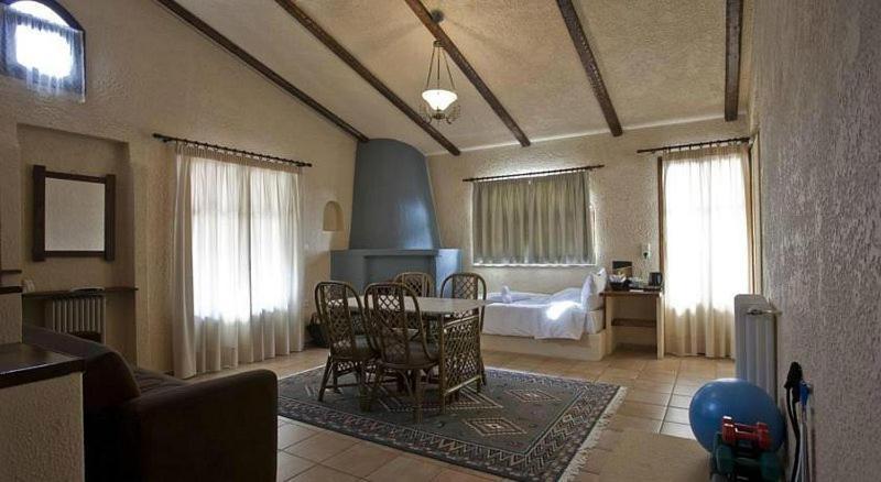Fanaras Hotel Kalavryta Buitenkant foto